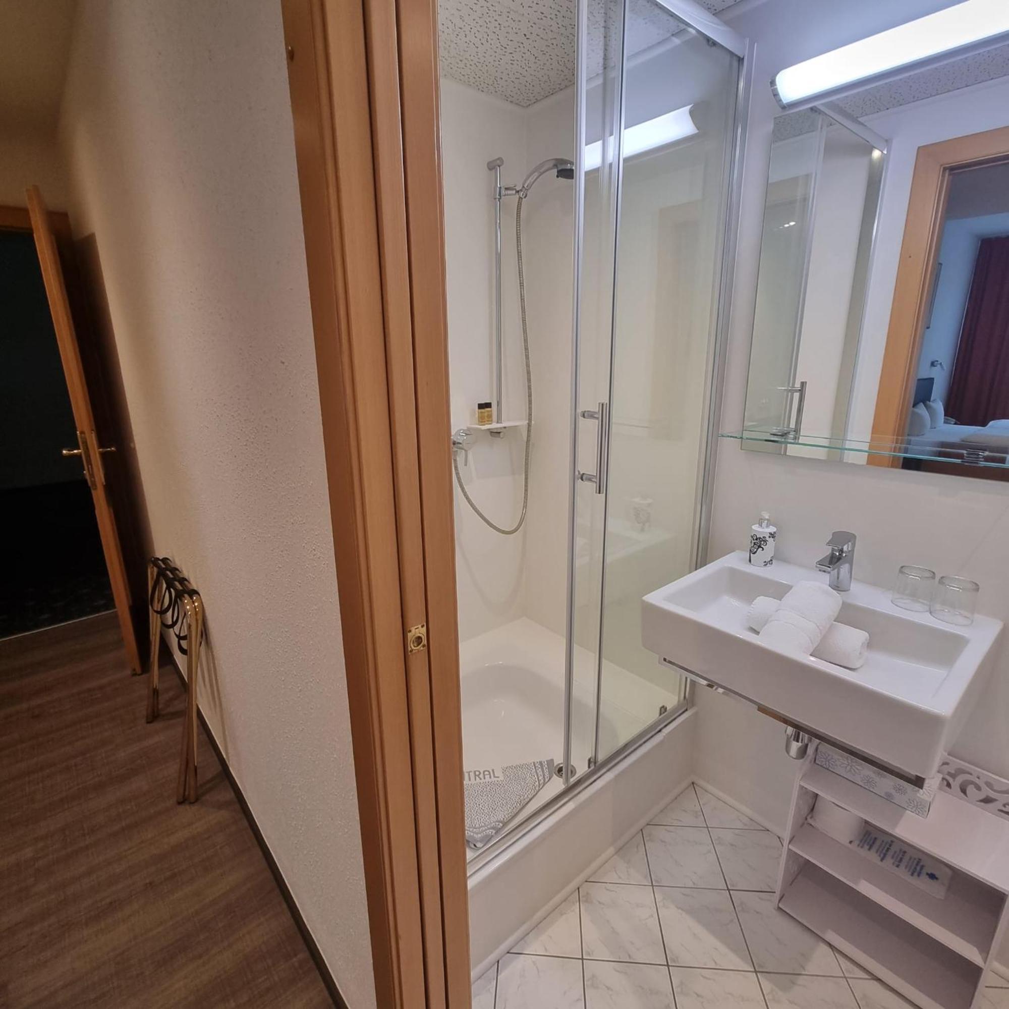 Hotel Central Брегенц Экстерьер фото