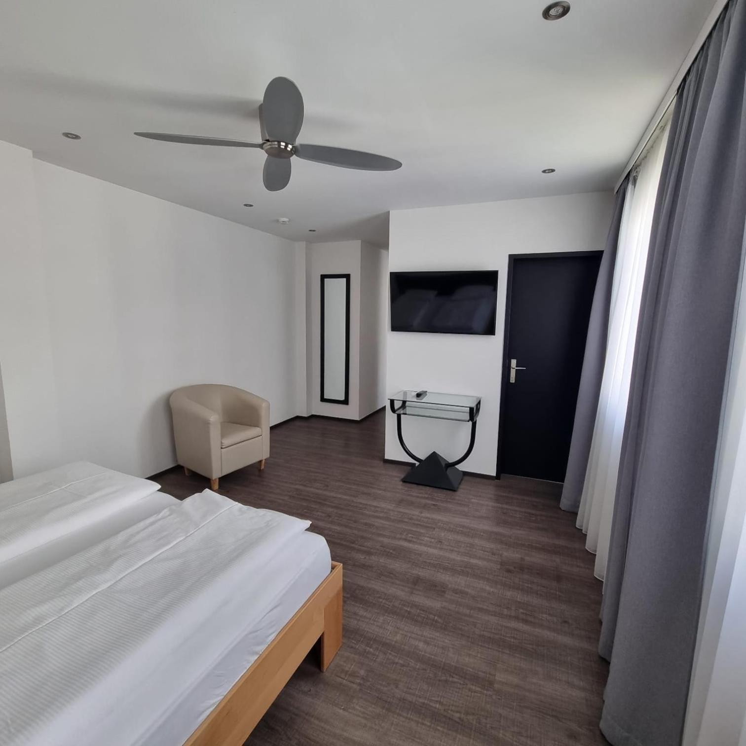Hotel Central Брегенц Экстерьер фото